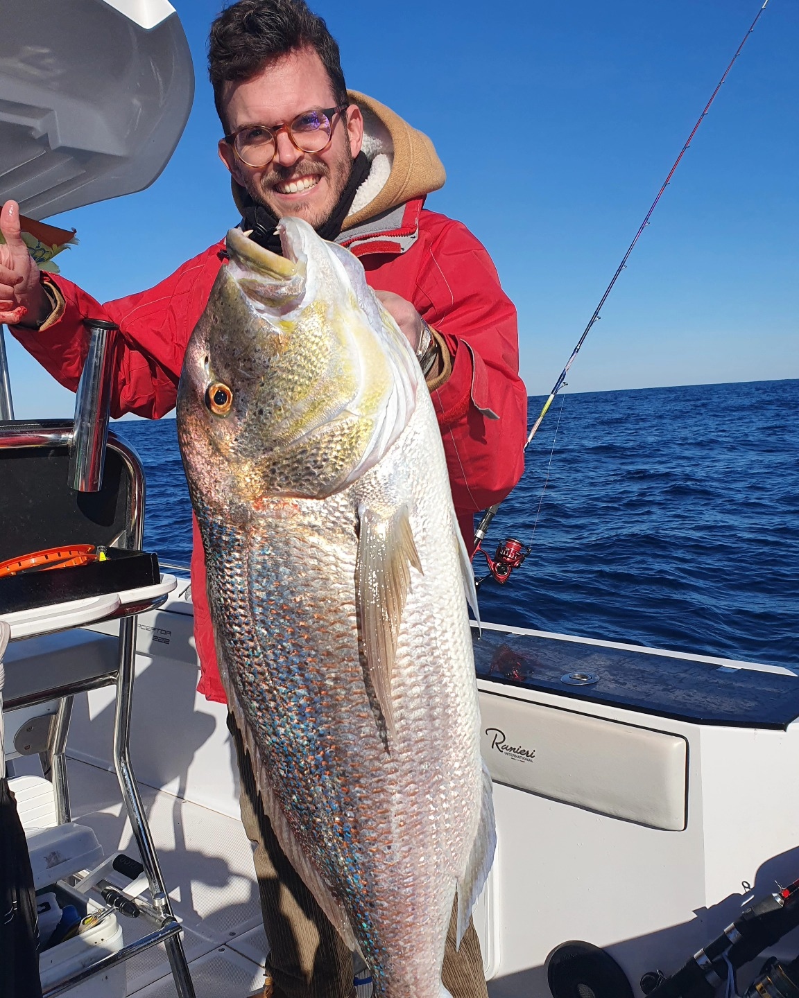 Salidas en barco para pescar al jigging y fondeado en Jávea
